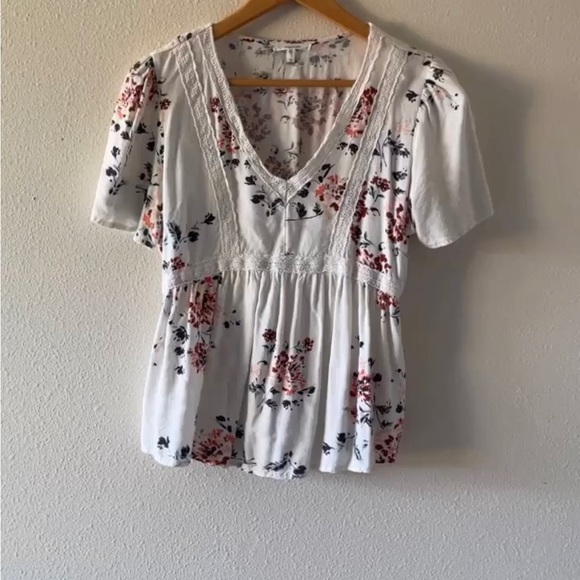 Maurices Pink and White Fitted Blouse with Pleated Short Sleeves - Picture 1 of 7
